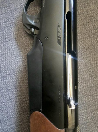 Vendo benelli Argo E calibre 300wm, usado muy poco, lleva un roce en el guardamanos parte derecha, muy 00