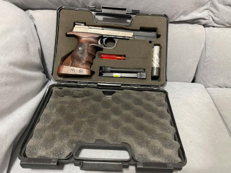 VENDO PISTOLA HAMMERLI CALIBRE 22 LR DOS  CARGADORES Y CACHAS ANATOMICAS ESTA COMPLETAMENTE NUEVA SU PRECIO 02