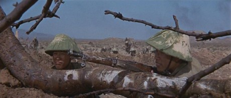 Compañeros,

En vista de las ganas de algunos (Elcafe, Wilcow, Vrakk, etc) por adivinar armas de películas 150