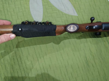 Hola a todos:
Pongo en venta el rifle de un amigo, se trata como dice el asunto de un Sako 85 Bavarian 21