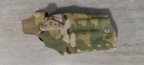 Vendo por 97 euros esta funda Safariland multicam para Glock 19 con linterna Surefire X300 ,X200 y TLR-1. 02