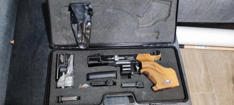 Vendo pistola pardini calibre 22 lr mod rapid fire y carro del 32 sw long  la pistola es del 2015 la entrego 02