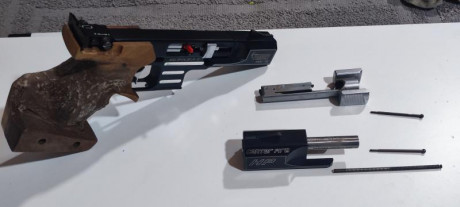 Vendo pistola pardini calibre 22 lr mod rapid fire y carro del 32 sw long  la pistola es del 2015 la entrego 01
