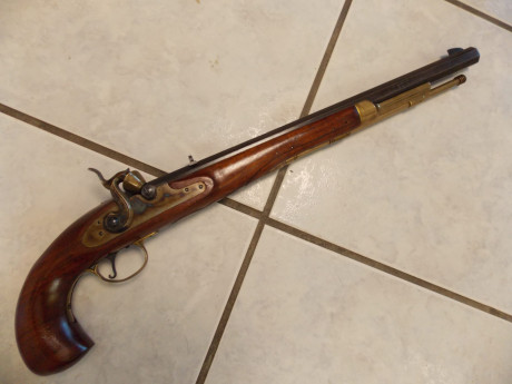 Buenas compañeros,
Mi colega del club pone esta maravilla a la venta. Cañon de 55cm y calibre 45. Una 01