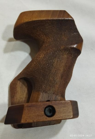 Hola compañeros del Tiro Olp. Y foreros.

Pongo a la venta estas cachas anatómicas DIESTRA de una antigua 00