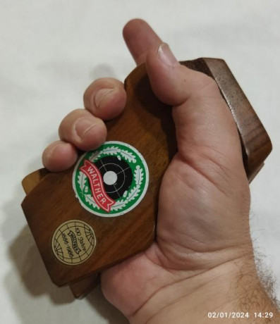 Hola compañeros del Tiro Olp. Y foreros.

Pongo a la venta estas cachas anatómicas DIESTRA de una antigua 12