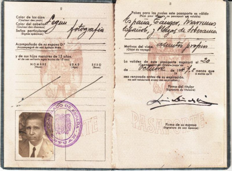  EN RECUERDO Y HOMENAJE A LOS QUE YA NO ESTÁN. 

Si pones en  GOOGLE    PASAPORTES EN LA MEMORIA   da 52