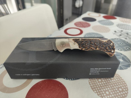 VENDIDA.

Se vende navaja boker Hunter ciervo, nueva con su caja.
Acero 440c stone wash.
Largo de hoja 01