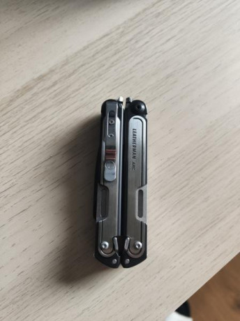 Vendida.
Se vende leatherman arc magnacut.
La multiherramienta es nueva, con su caja, bits y funda. 02