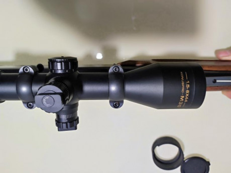Se vende rifle semiautomático cal. 30.06 con visor Konuspro M30 1.5-6 x 44, solo usado para esperas,no 02