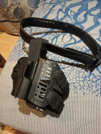 Vendo pernera universal, funda nivel II y ceñidor de servicio para pistola HK USP COMPACT (marca Blackhawk) 00