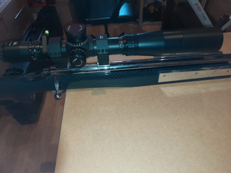 Excelente visor de 12x52x56, estado en general impecable, rebajado a 1700€. Incluye anillas IOR, nivel 01