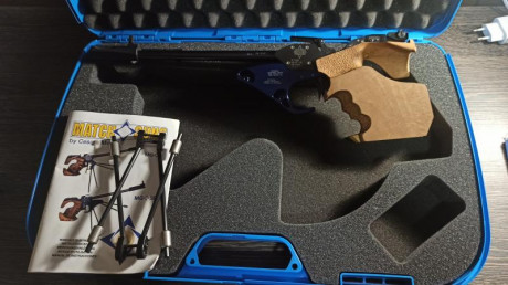 buenas a todos vendo pistola MATCH GUNS MG5 E esta impoluta ,la compre nueva en ibergrips ,tiene un un 01