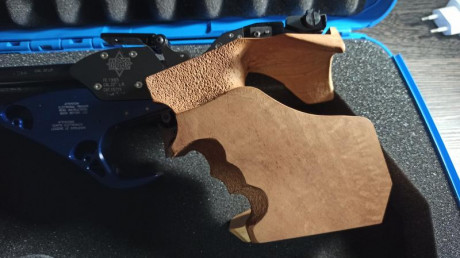 buenas a todos vendo pistola MATCH GUNS MG5 E esta impoluta ,la compre nueva en ibergrips ,tiene un un 00