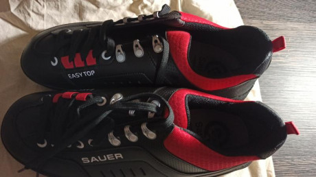 buenas ,vendo zapatos de tiro SAUER EASY TOP completamente nuevos ,no se an usado nuca.
son el numero 02