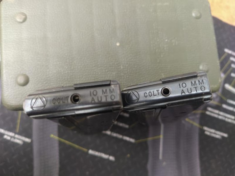 Se venden 2 cargadores originales Colt para calibre 10 mm de 8 cartuchos de capacidad.
Pido 40€ por cargador, 00