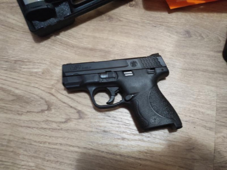 Hola a todos.
Pongo a la venta mi MP9 shield.
2 cargadores, 2 fundas (nuevas), una interior y otra exterior.
Va 00