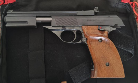 SE VENDE PISTOA ASTRA DEL CALIBRE 22 MARCA TS22 CON 2 CARGADORES Y CACHAS ANATOMICAS ADEMAS DE LAS DE 00