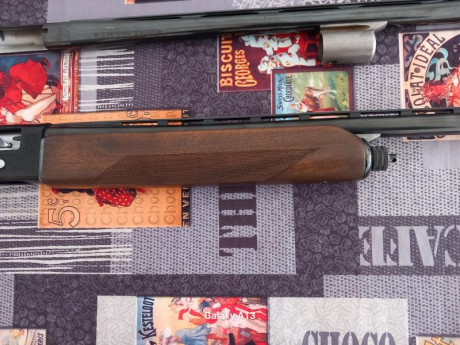 Beretta 302 con dos cañones, ambos de 18.3 y 67cm, uno de 3* y el otro de 4*. Maderas NUEVAS SIN ESTRENAR, 12