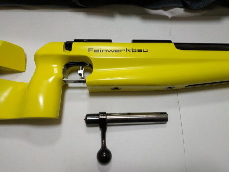 Vendo  carabina Feinwerkbau 2600  (calibre 22lr) con  maleta rígida  y  bípode .

Tiene roces en la pintura 12