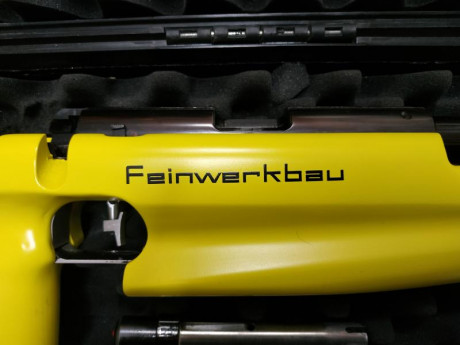Vendo  carabina Feinwerkbau 2600  (calibre 22lr) con  maleta rígida  y  bípode .

Tiene roces en la pintura 21