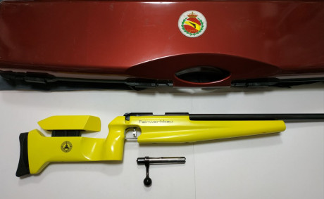 Vendo  carabina Feinwerkbau 2600  (calibre 22lr) con  maleta rígida  y  bípode .

Tiene roces en la pintura 42