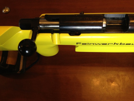 Vendo  carabina Feinwerkbau 2600  (calibre 22lr) con  maleta rígida  y  bípode .

Tiene roces en la pintura 40