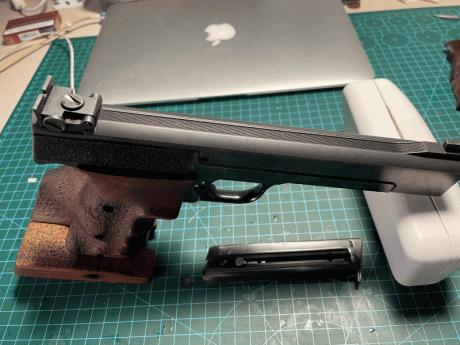 Pistola Smith&wesson Mod, 41 calibre 22LR en perfecto estado, adjunto cachas anatómicas Morini y muelles 80