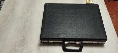 vendo pistola de precisión, tiene 4 cargadores el precio es de 700 euros está en perfectas condiciones 00