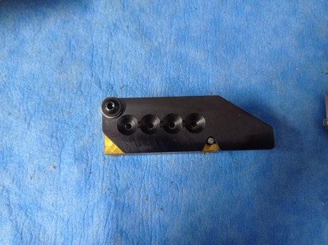 Vendo molde marca MP, fabricado en latón, con 4 cavidades
para puntas calibre .40  de 180 grains.
Ref. 01