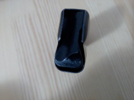 Vendo un cargador original de pistola Brno/CZ75 de 16 disparos, usado en buen estado, poco uso ya que 02