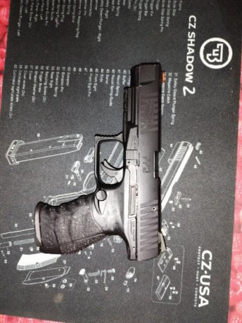 Pongo a la venta esta walther ppq en cal 22lr cañon de 5 pulgadas, va con su caja original y accesorios, 02