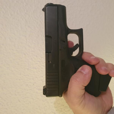 Vendo Glock 26 por falta de uso, en perfecto estado.

Incluye lo que se aprecia en las fotos, se puede 42