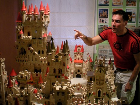 Pues parece ser que ya no, o no tanto, no lo se seguro.
Ha sido una triste noticia que LEGO se coma el 00
