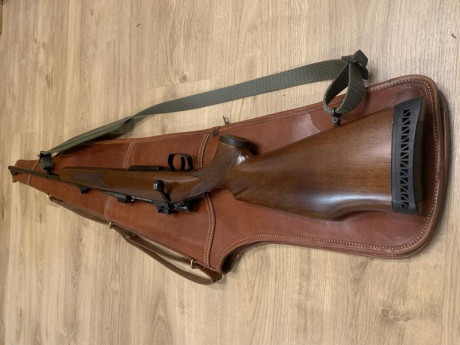 Un buen amigo, por dejar las armas, vende lo que tiene en forma de lote, que consta de:
1 rifle Sauer 02