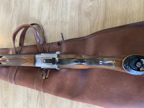 Un buen amigo, por dejar las armas, vende lo que tiene en forma de lote, que consta de:
1 rifle Sauer 21