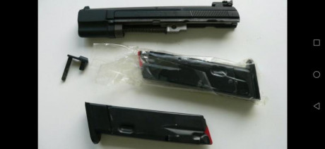 Hola vendo pistola CZ 75 B, con Kit del 22 LR. Esta guiada en F, con sus dos estuches,  2 cargadores de 71