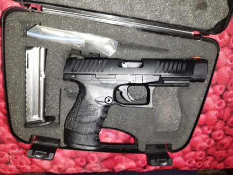 Pongo a la venta esta walther ppq en cal 22lr cañon de 5 pulgadas, va con su caja original y accesorios, 01