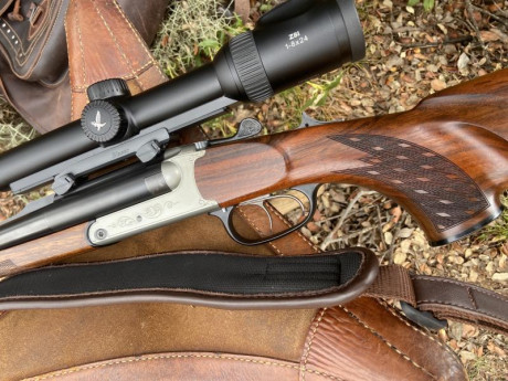 Precioso rifle express paralelo en calibre 9,3x74R. regulables en convergencia para un óptimo centrado 01