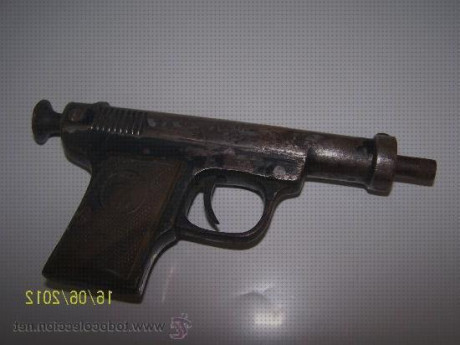 Pues eso, hoy rebuscando e encontrado una pistola de aire cometa indian pero no la nueva si no la antigua, 40