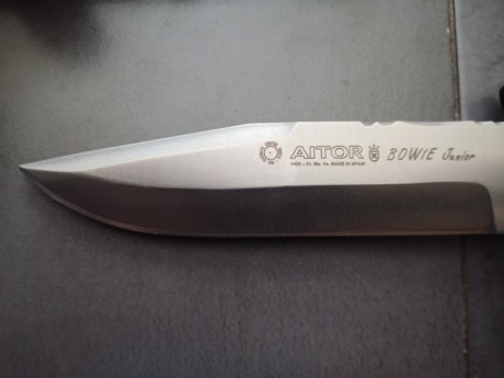 Cuchillo de caza Aitor Bowie Jr Nato de la serie de cuchillos Bowie.

Longitud Hoja: 150mm

Total:  275mm

Espesor 12