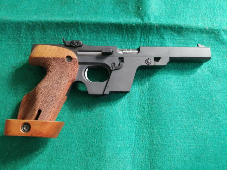 Se vende pistola WALTER GSP cal 22 lr, con muy poco uso, esta en muy buen estado.
No cambios.
Envío incluido.
Precio 00