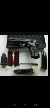 Vendo pistola CZ 75 B y KIT 22 LR, el arma esta en excelente estado,  no presenta golpes, ni arañazos, 10