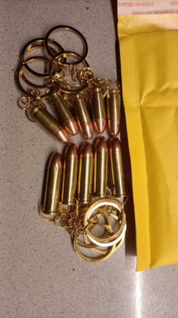 10 llaveros del calibre 9 pb o 38 sp 20 euros a 2e la unidad pillando lote se pueden mezclar todos del 00