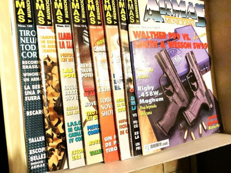Hola a todos:

Vendo 62 revistas de la colección  "Armas y Municiones" , en perfecto estado 00