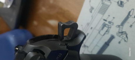 Vendo Beretta 92fs en 9mm parabellum , 2 cargadores y maletín original azul de plastico.
Lleva puesto 01