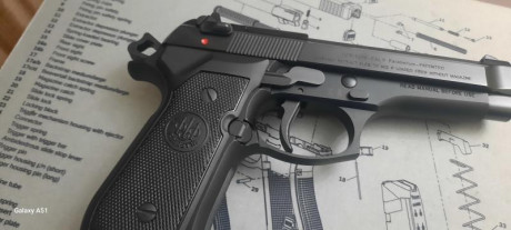 Vendo Beretta 92fs en 9mm parabellum , 2 cargadores y maletín original azul de plastico.
Lleva puesto 00