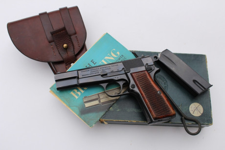 Busco FN HP35 del ejecito Danés, de la policia austriaco, y variantes de los años 60, 70, 80 en el libro 00