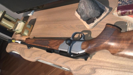     Se vende Blaser R 93 de Calibre 6,5x55 y otro cañón del 22 lr. (muy difícil de conseguir el cañón 90