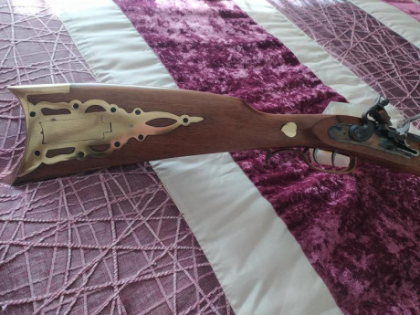 Se vende rifle de chispa Pensylvania de Ardesa Calibre 50 1/66.

Como se puede apreciar en las fotos, 02